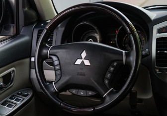 Подержанный автомобиль Mitsubishi Pajero 2019 года (11 фото)