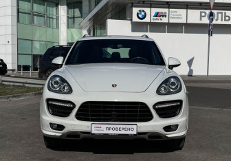 Подержанный автомобиль Porsche Cayenne 2012 года (2 фото)