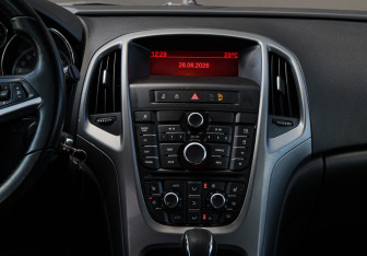 Подержанный автомобиль Opel Astra Hatchback 2012 года (10 фото)