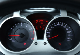 Подержанный автомобиль Nissan Juke 2011 года (13 фото)
