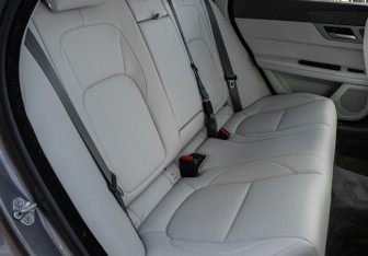 Подержанный автомобиль Jaguar XF Sedan 2017 года (8 фото)