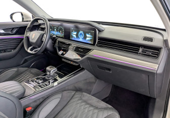 Подержанный автомобиль Hongqi HS5 2024 года (11 фото)