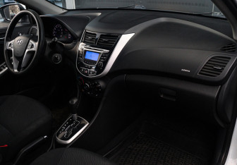 Подержанный автомобиль Hyundai Solaris Sedan 2013 года (9 фото)