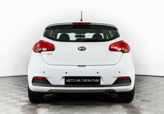 Подержанный автомобиль Kia Ceed Hatchback 2012 года (6 фото)