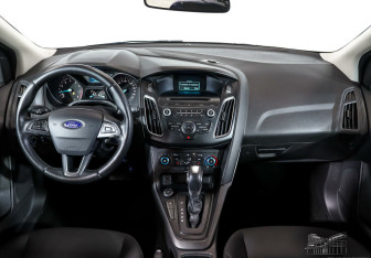 Подержанный автомобиль Ford Focus Hatchback 2017 года (7 фото)