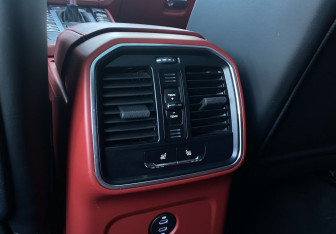 Подержанный автомобиль Porsche Macan 2021 года (25 фото)