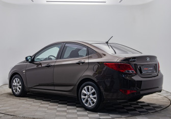 Подержанный автомобиль Hyundai Solaris Sedan 2015 года (3 фото)