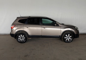 Подержанный автомобиль Nissan Qashqai+2 2012 года (8 фото)