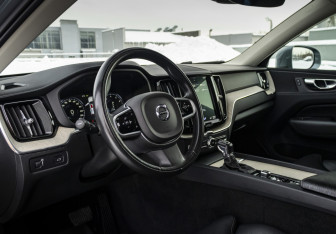 Подержанный автомобиль Volvo XC60 2019 года (13 фото)