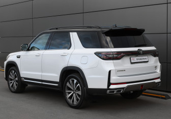 Подержанный автомобиль Changan CS95 2023 года (7 фото)