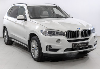 Подержанный автомобиль BMW X5 2015 года (3 фото)