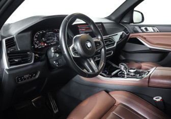 Подержанный автомобиль BMW X5 2019 года (14 фото)