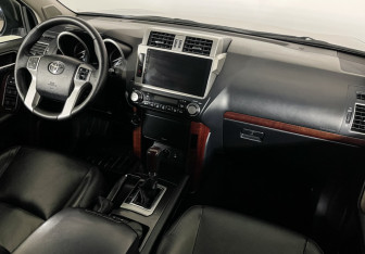 Подержанный автомобиль Toyota Land Cruiser Prado 2017 года (9 фото)
