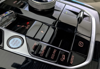 Подержанный автомобиль BMW X5 M 2025 года (28 фото)