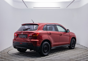 Подержанный автомобиль Mitsubishi ASX 2011 года (5 фото)