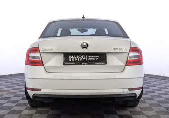 Подержанный автомобиль Skoda Octavia Liftback 2018 года (6 фото)