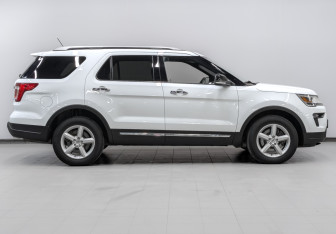 Подержанный автомобиль Ford Explorer 2019 года (4 фото)