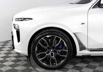 Новый BMW X7 2025 (8 фото)