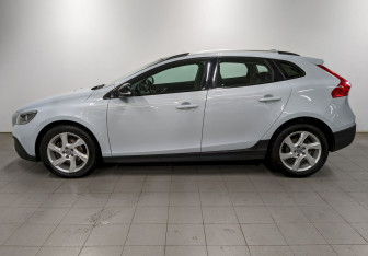 Подержанный автомобиль Volvo V40 Cross Country 2014 года (8 фото)