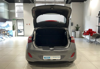 Подержанный автомобиль Hyundai i30 Hatchback 2012 года (7 фото)