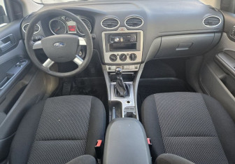 Подержанный автомобиль Ford Focus Hatchback 2010 года (9 фото)