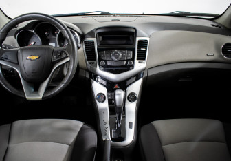Подержанный автомобиль Chevrolet Cruze Sedan 2010 года (11 фото)