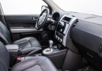 Подержанный автомобиль Nissan X-Trail 2014 года (10 фото)