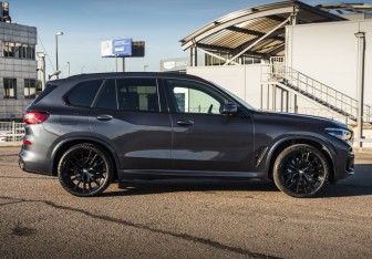Подержанный автомобиль BMW X5 2022 года (4 фото)