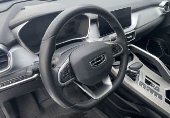 Подержанный автомобиль Geely Coolray 2022 года (11 фото)