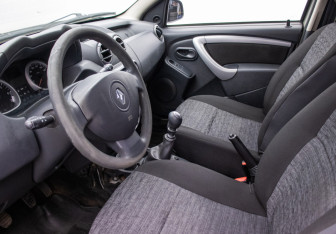 Подержанный автомобиль Renault Duster 2013 года (10 фото)