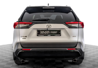 Подержанный автомобиль Toyota RAV4 2021 года (6 фото)