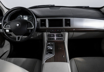 Подержанный автомобиль Jaguar XF Sedan 2014 года (12 фото)