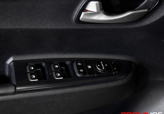 Подержанный автомобиль Nissan Almera Sedan 2006 года (17 фото)