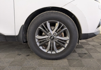 Подержанный автомобиль Hyundai ix35 2014 года (18 фото)