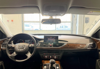 Подержанный автомобиль Audi A6 Sedan 2011 года (12 фото)