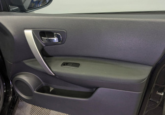 Подержанный автомобиль Nissan Qashqai+2 2011 года (23 фото)