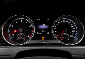 Подержанный автомобиль Volkswagen Golf Hatchback 2014 года (12 фото)