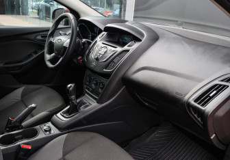 Подержанный автомобиль Ford Focus Hatchback 2013 года (7 фото)