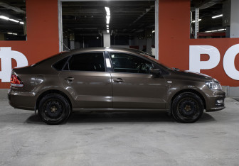 Подержанный автомобиль Volkswagen Polo Sedan 2015 года (4 фото)