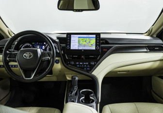 Подержанный автомобиль Toyota Camry Sedan 2021 года (13 фото)