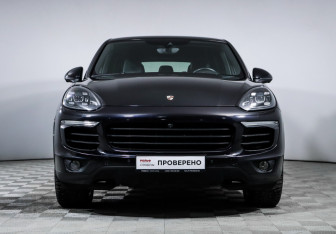 Подержанный автомобиль Porsche Cayenne 2017 года (2 фото)