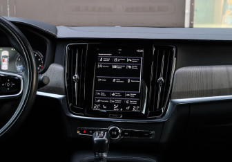 Подержанный автомобиль Volvo S90 2021 года (10 фото)
