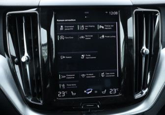 Подержанный автомобиль Volvo XC60 2019 года (20 фото)