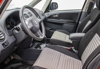 Подержанный автомобиль Suzuki SX4 Hatchback 2010 года (10 фото)