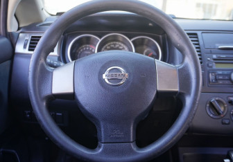 Подержанный автомобиль Nissan Tiida Sedan 2011 года (14 фото)