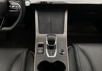 Подержанный автомобиль Omoda C5 2023 года (14 фото)