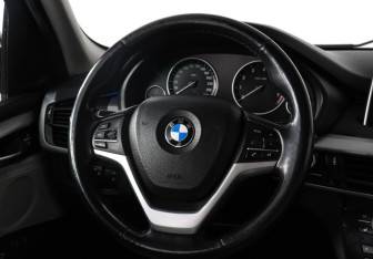 Подержанный автомобиль BMW X5 2014 года (15 фото)