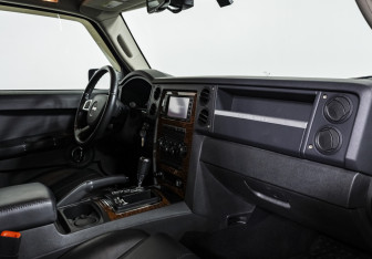 Подержанный автомобиль Jeep Commander 2008 года (12 фото)