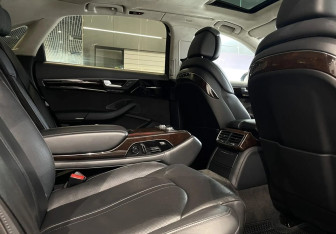 Подержанный автомобиль Audi A8 2015 года (11 фото)