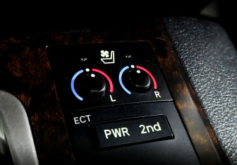 Подержанный автомобиль Toyota Land Cruiser Suv 2015 года (27 фото)